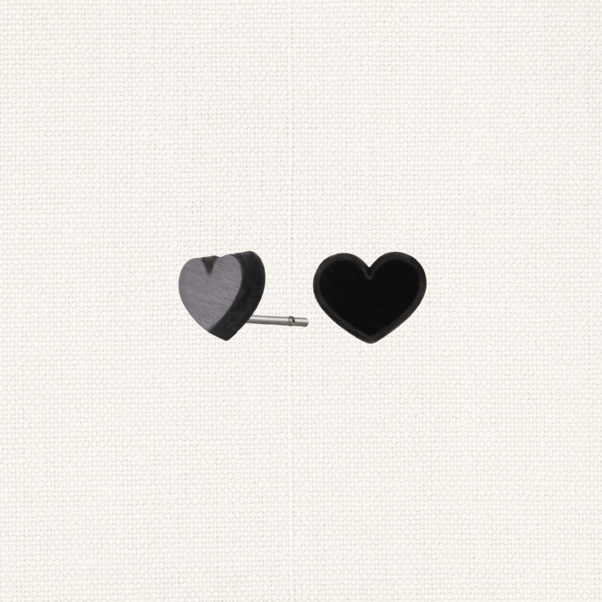 イヤリング Wilhelmina Garcia Tiny Heart Stud Earring SS2025-Black Black Puffy Heart Stud Earrings | Claire's US