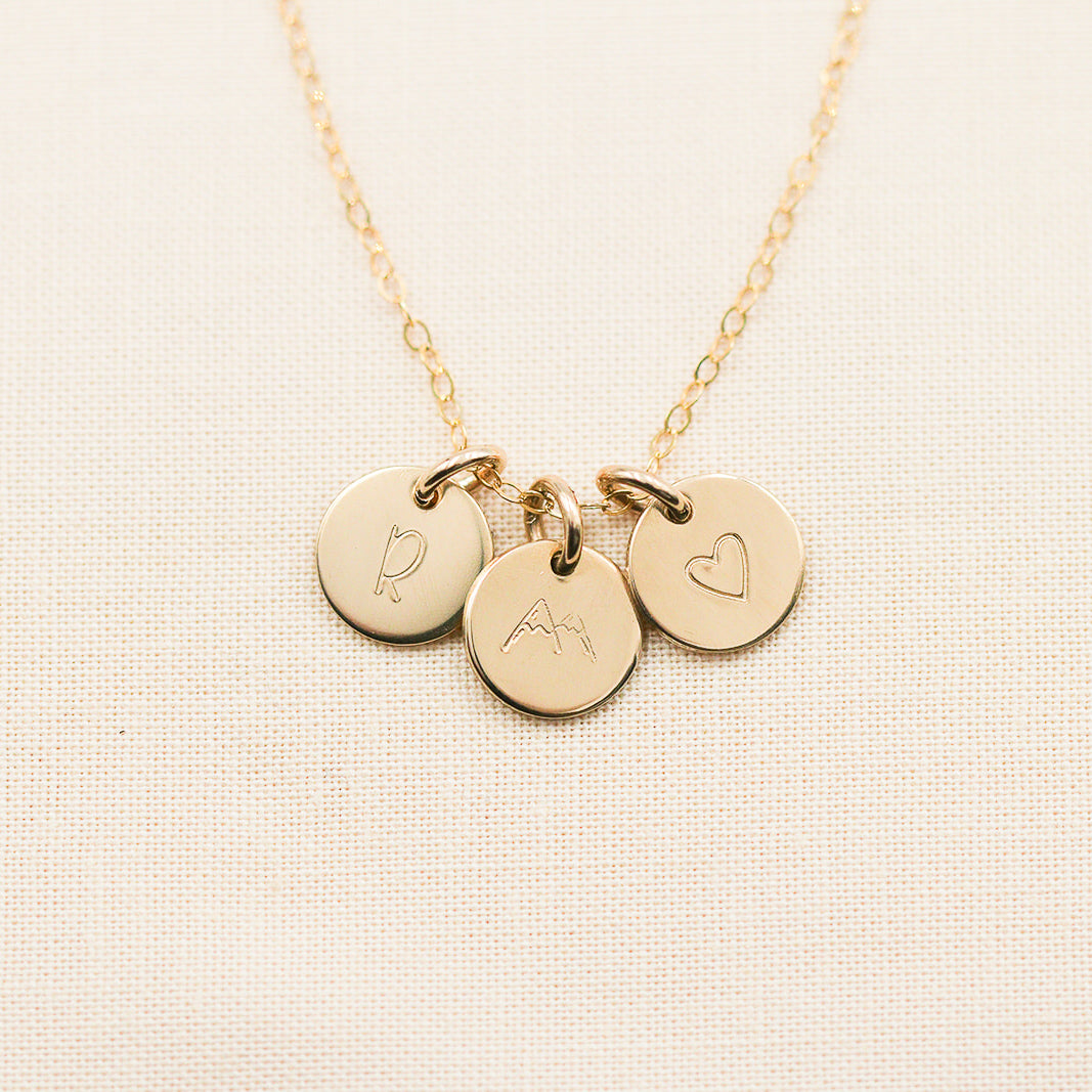 Initial Necklace for Mom, Mother Jewelry With Kids Initials, Sideways Initial  Necklace, 3 Initial Necklace, Mom of 3, Mother's Day Gift Idea - Etsy  Denmark